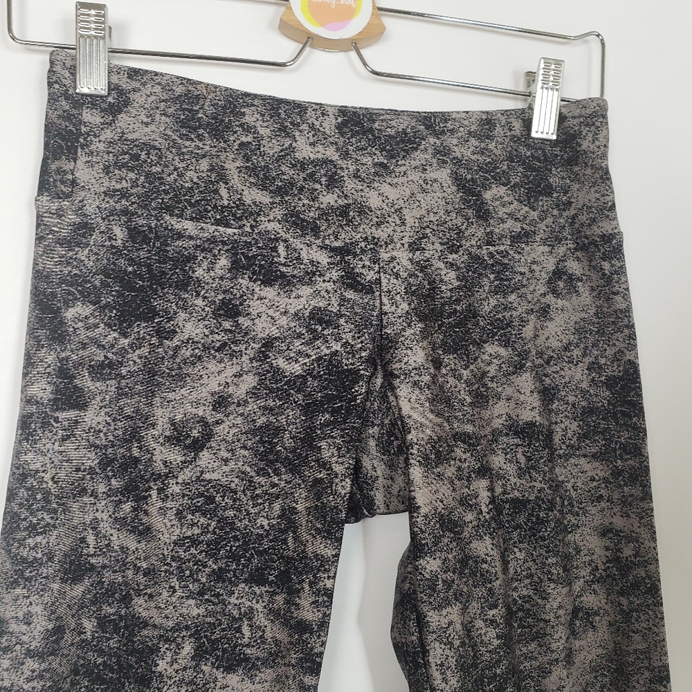 Onzie Leggings Black and Gray Size Small / Medium